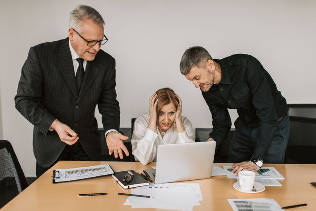 Contratti commerciali e inadempimento: come tutelare l’impresa nei rapporti con clienti e fornitori